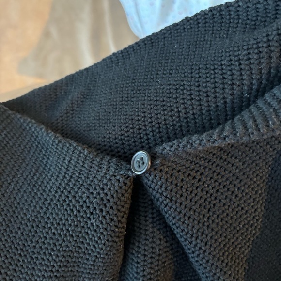 Oakley Women’s black knit sweater. Size small - Picture 15 of 15